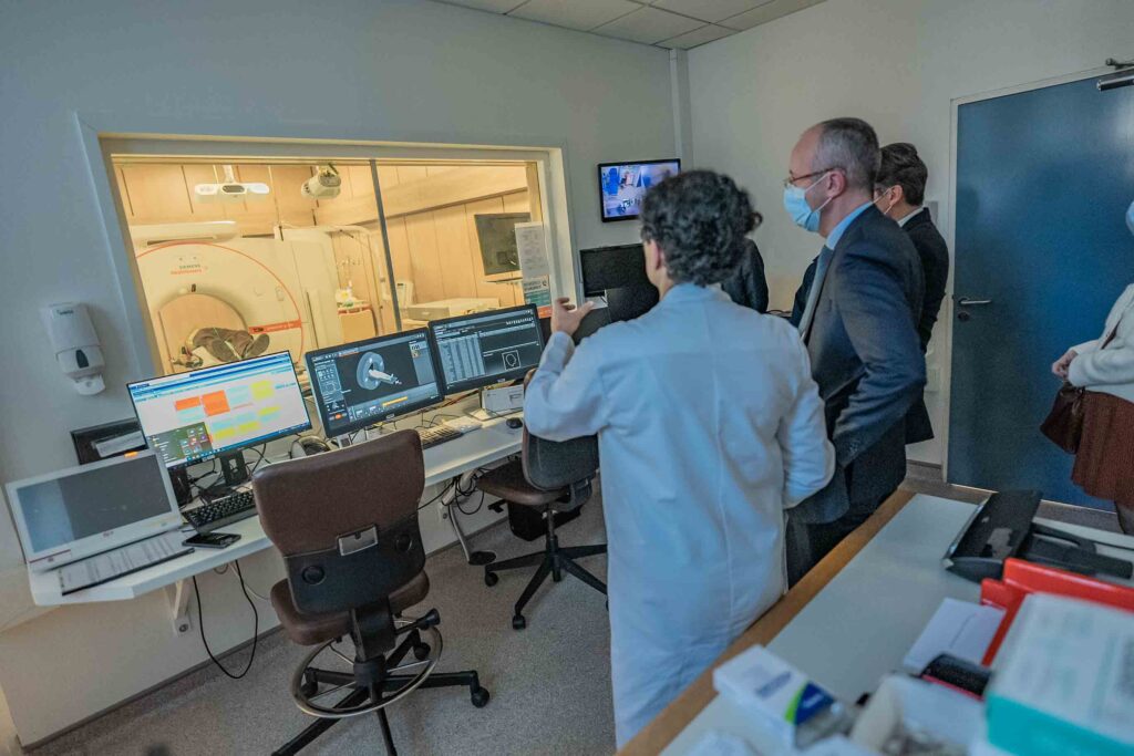 visite Préfet, ARS, Maire, Patrick Déniel, radiologie, radiothérapie, scanner (6)